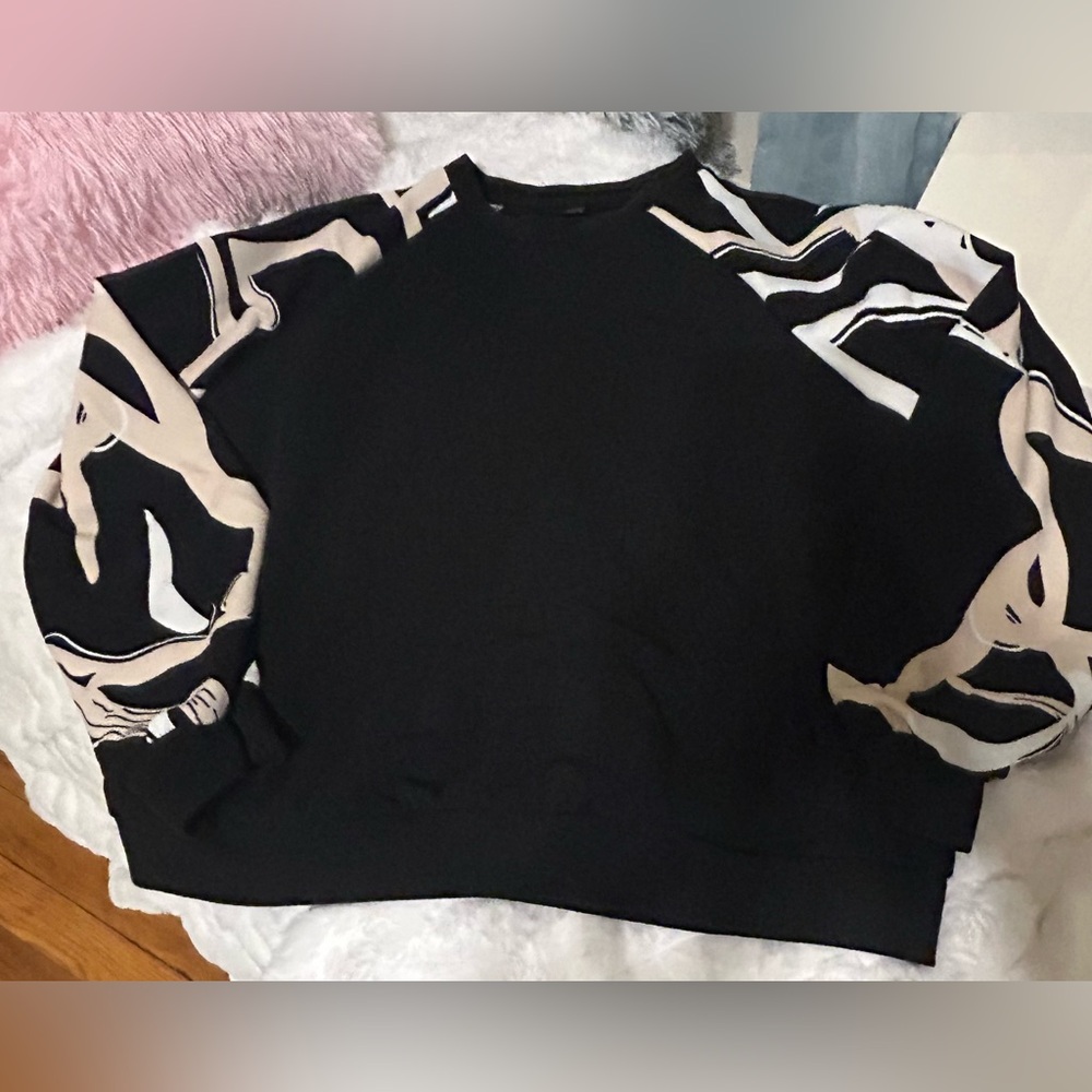 EUC SHEIN Black and Cream women’s blouse/top